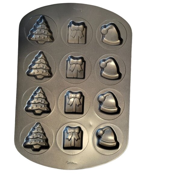 Wilton 12-Cavity Nonstick Christmas Holiday Cookie Pan Set of 2 - Picture 2 of 6